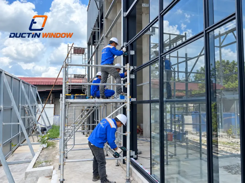 Lắp rắp mặt dựng nhôm kính của Đức Tín Window
